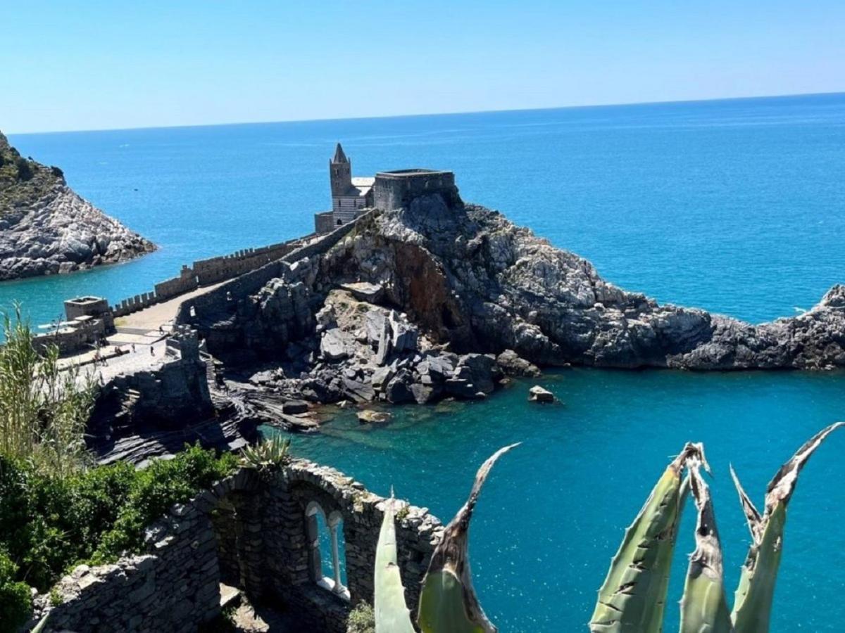 Rossodisera Sarzana Buitenkant foto